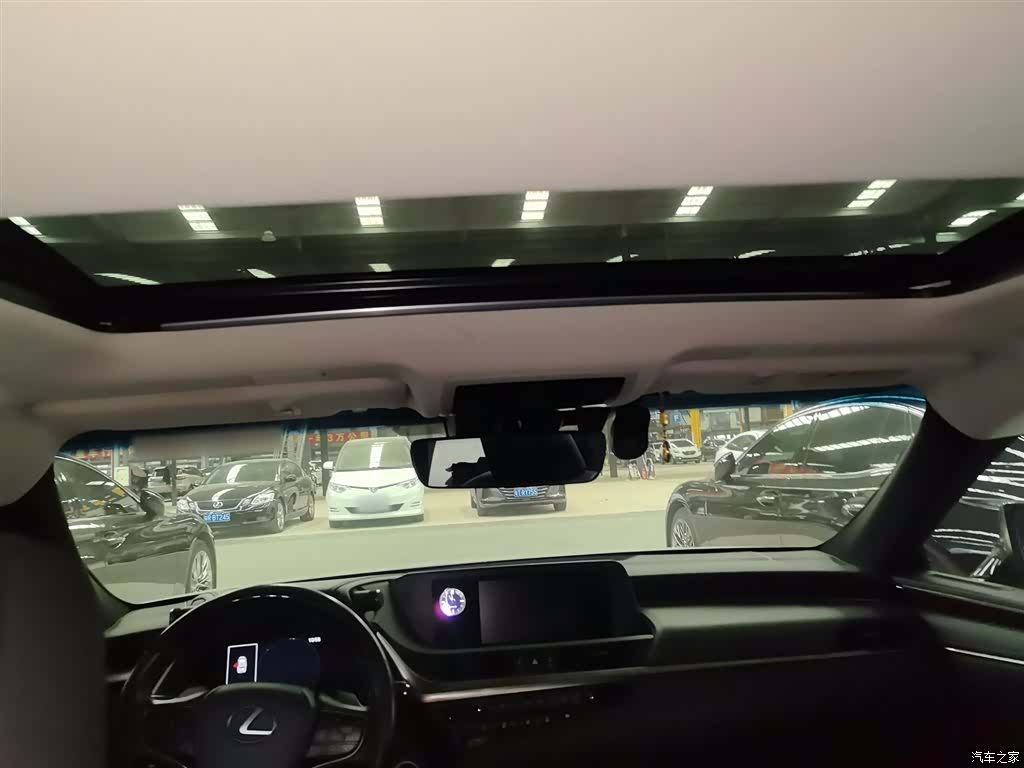 Lexus ES, 2018 9