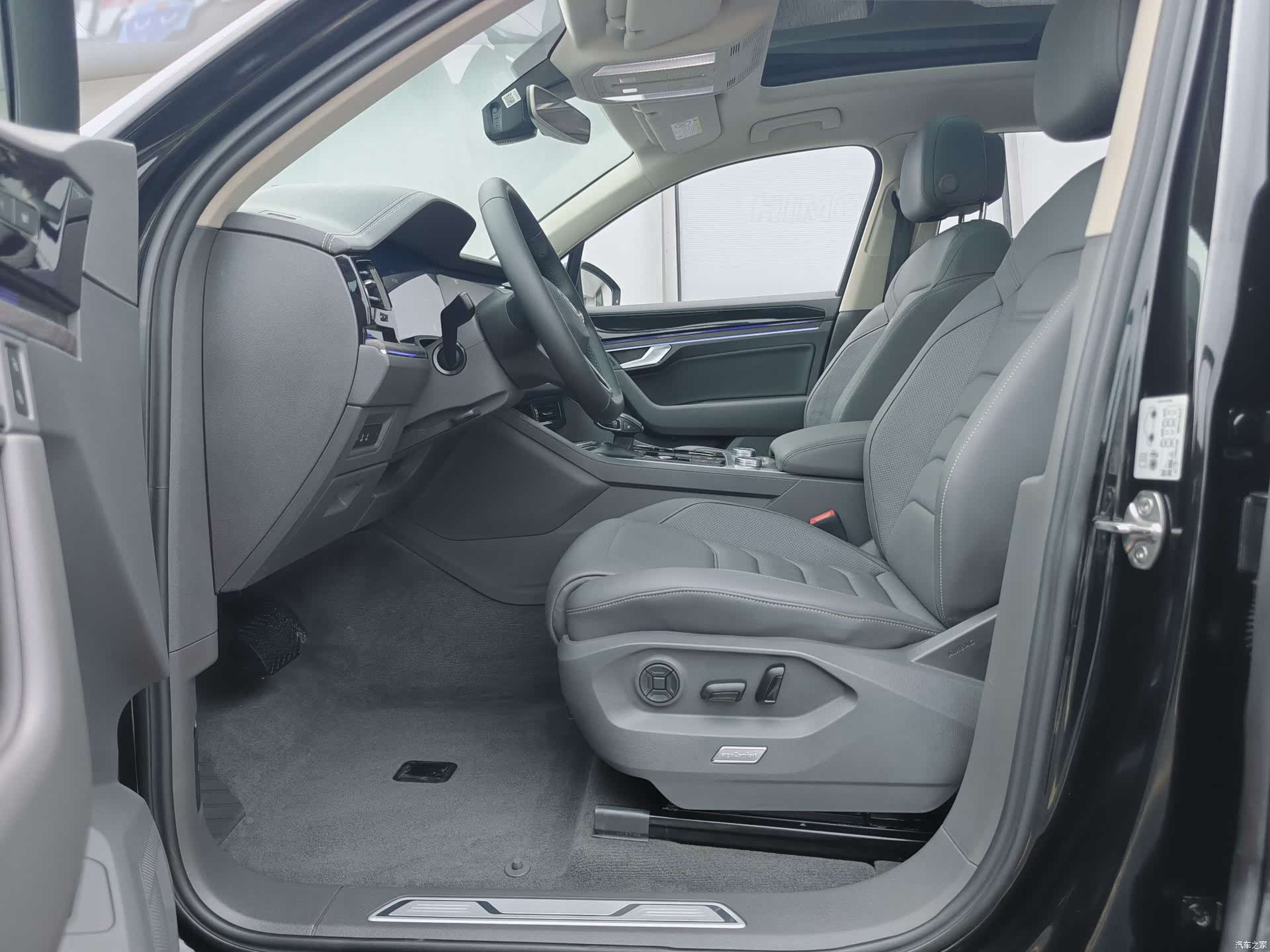 Volkswagen Touareg, 2023 11