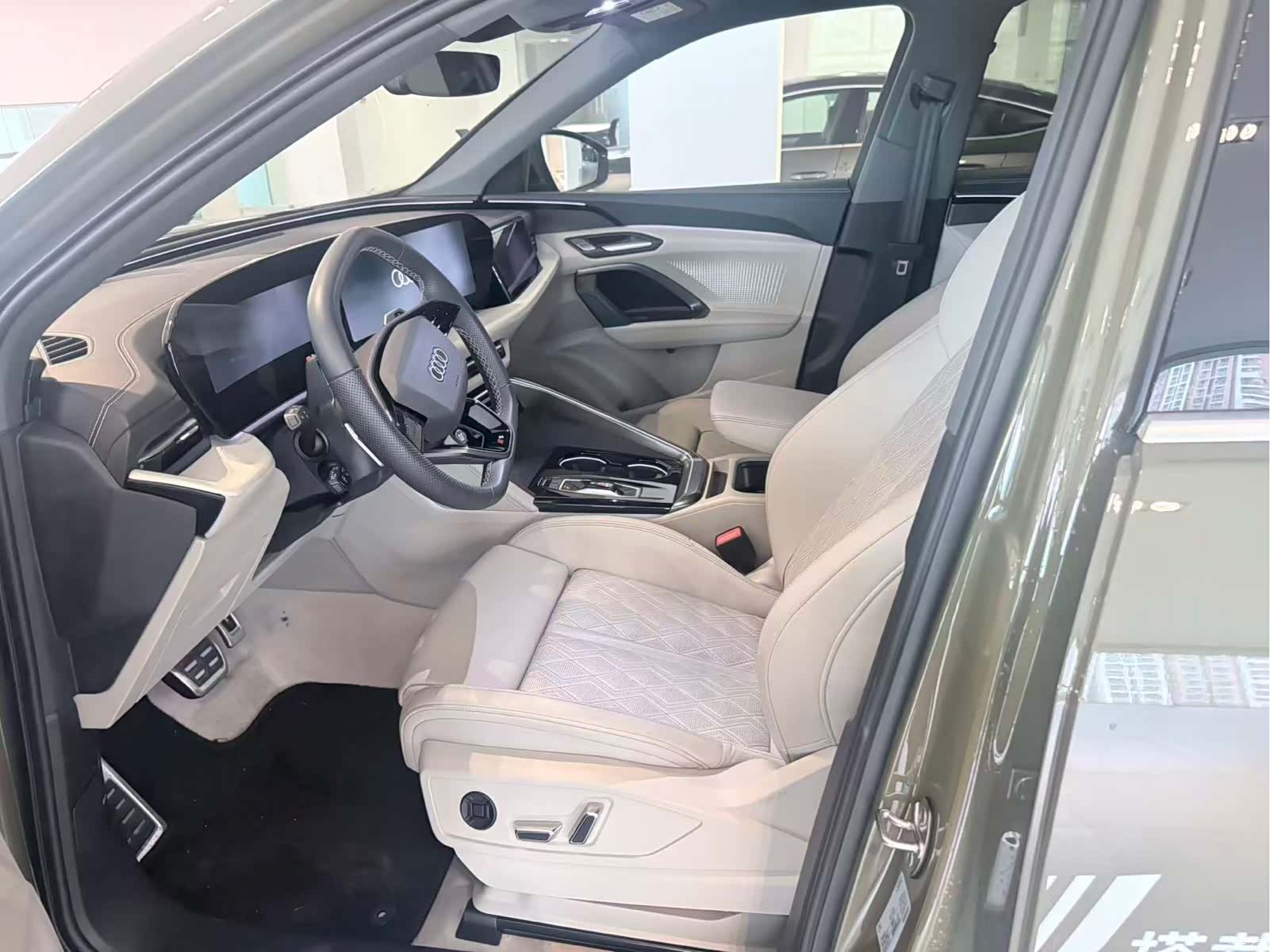 Audi Q5L, 2026 3