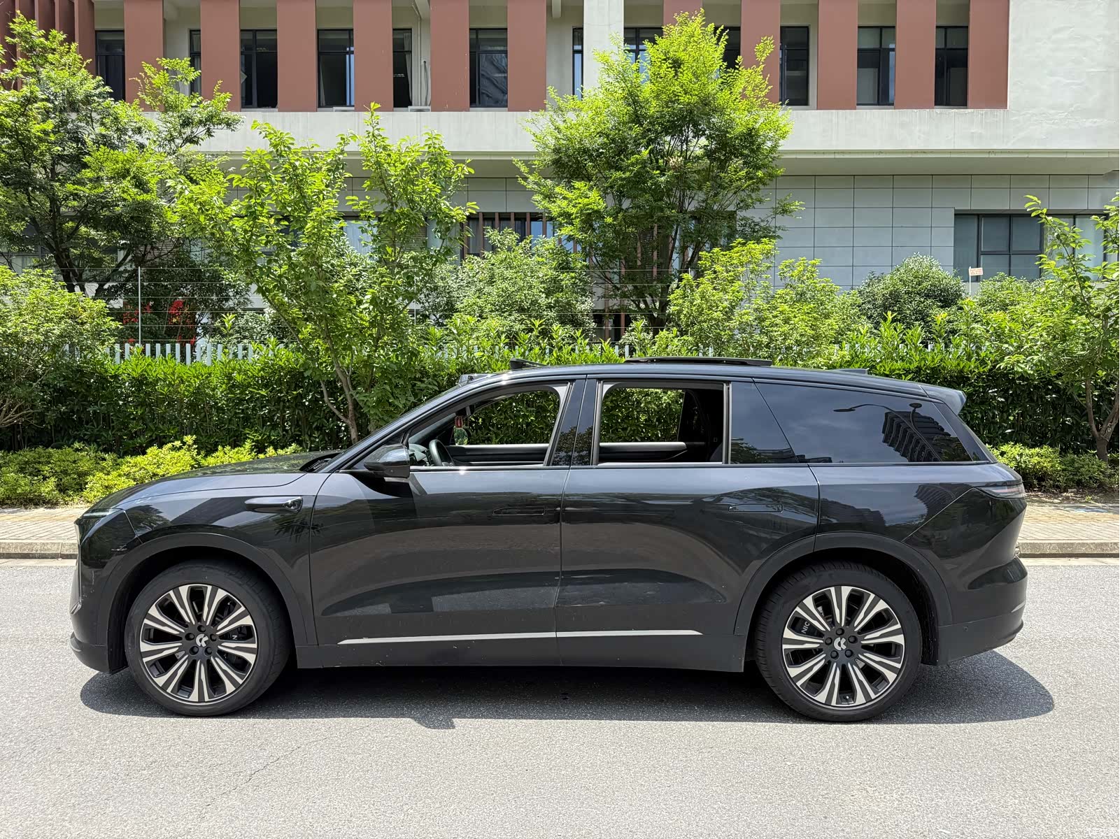NIO ES8, 2023 7
