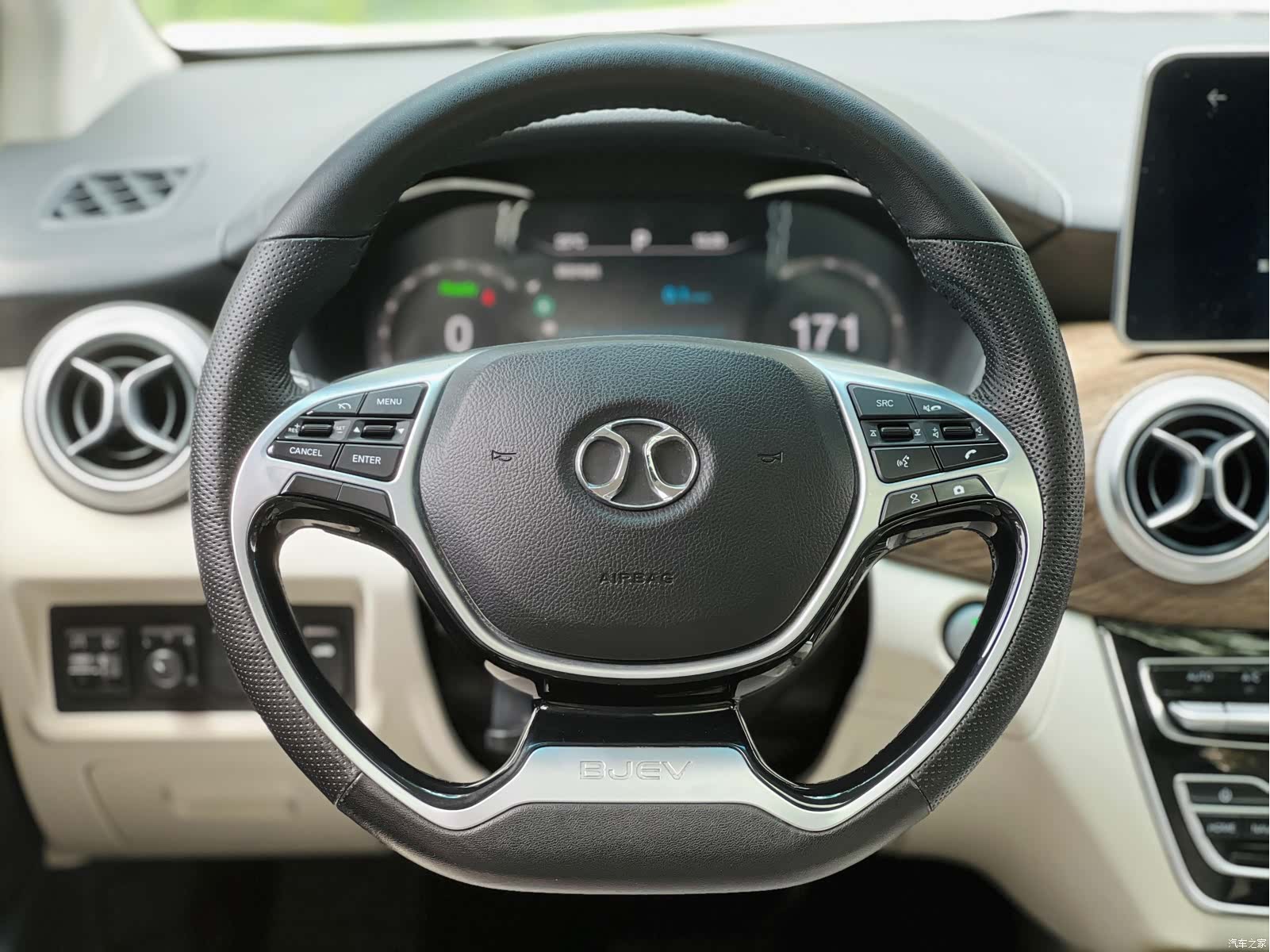 BAIC EU5, 2019 9