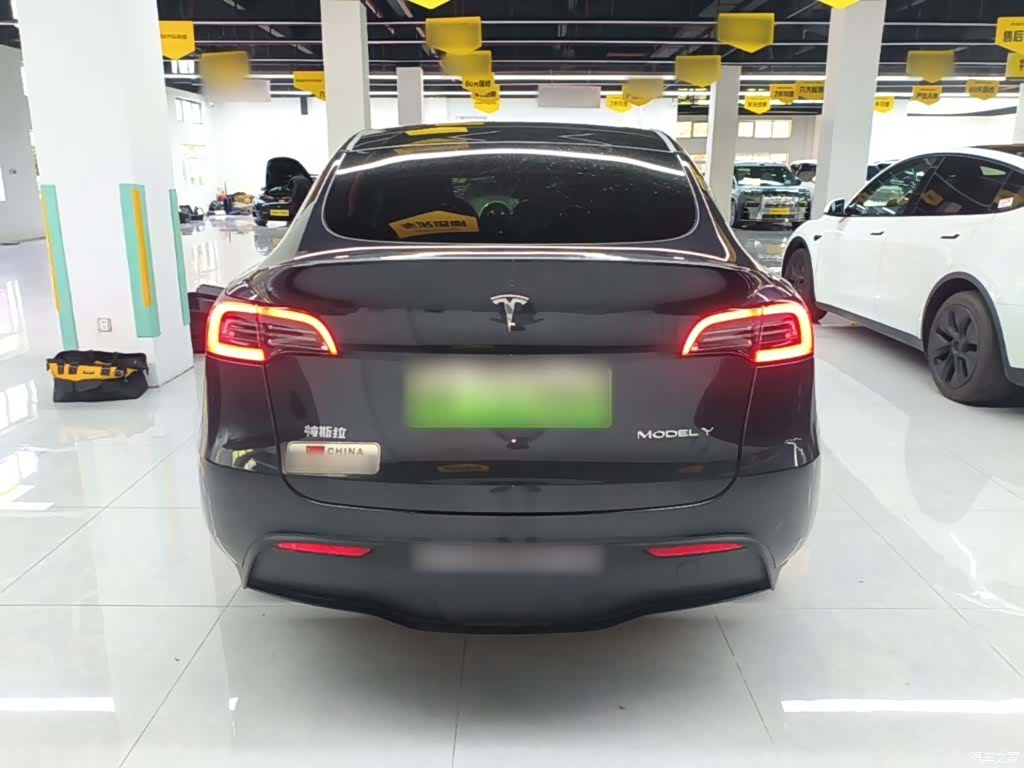Tesla Model Y, 2024 6