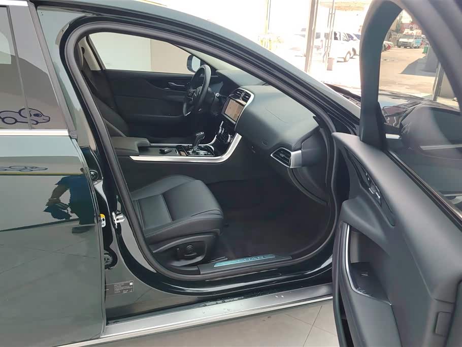 Jaguar XEL Jaguar XEL