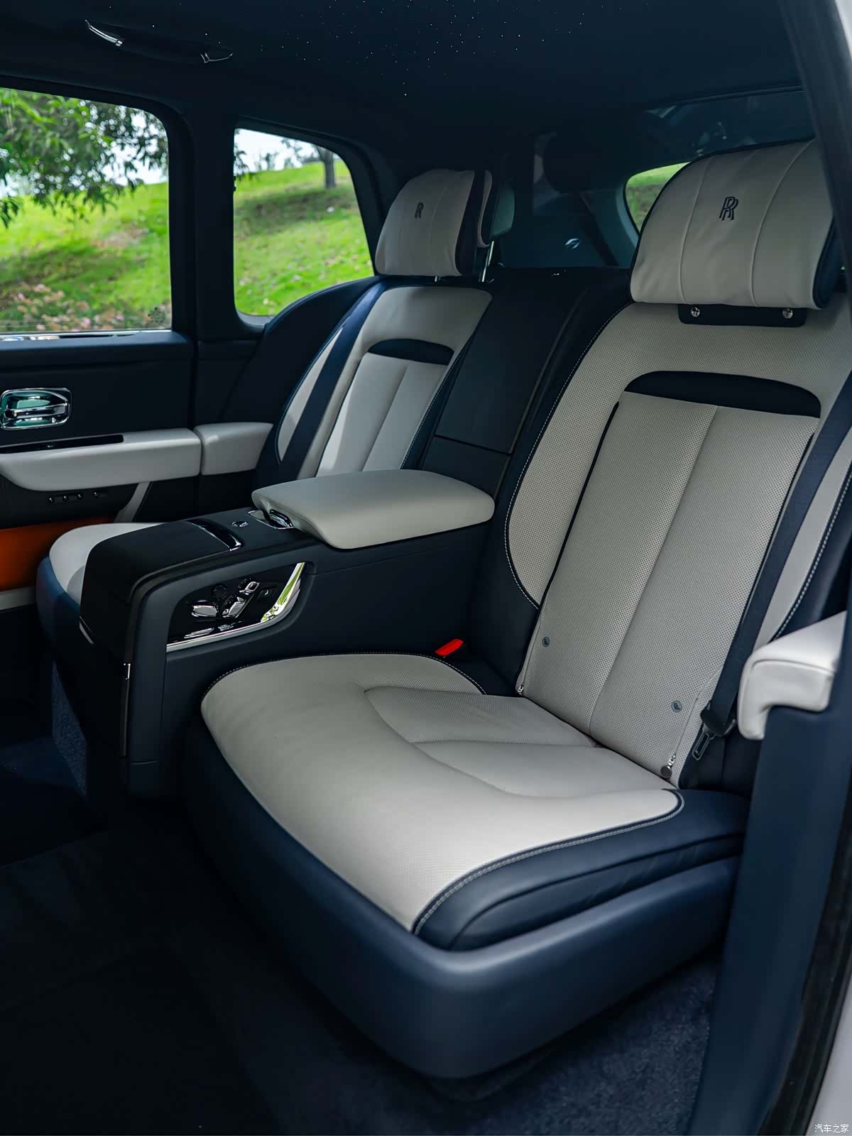 Rolls-Royce Cullinan, 2021 9
