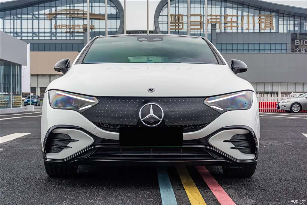 Mercedes-Benz EQE, 2025 2
