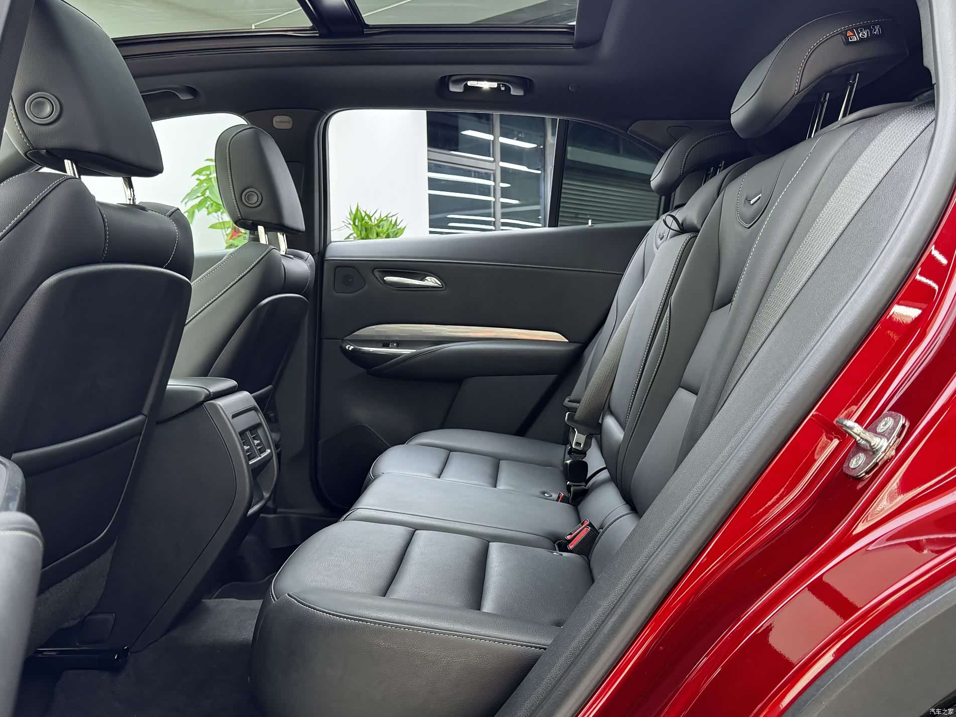 Cadillac XT4, 2025 8