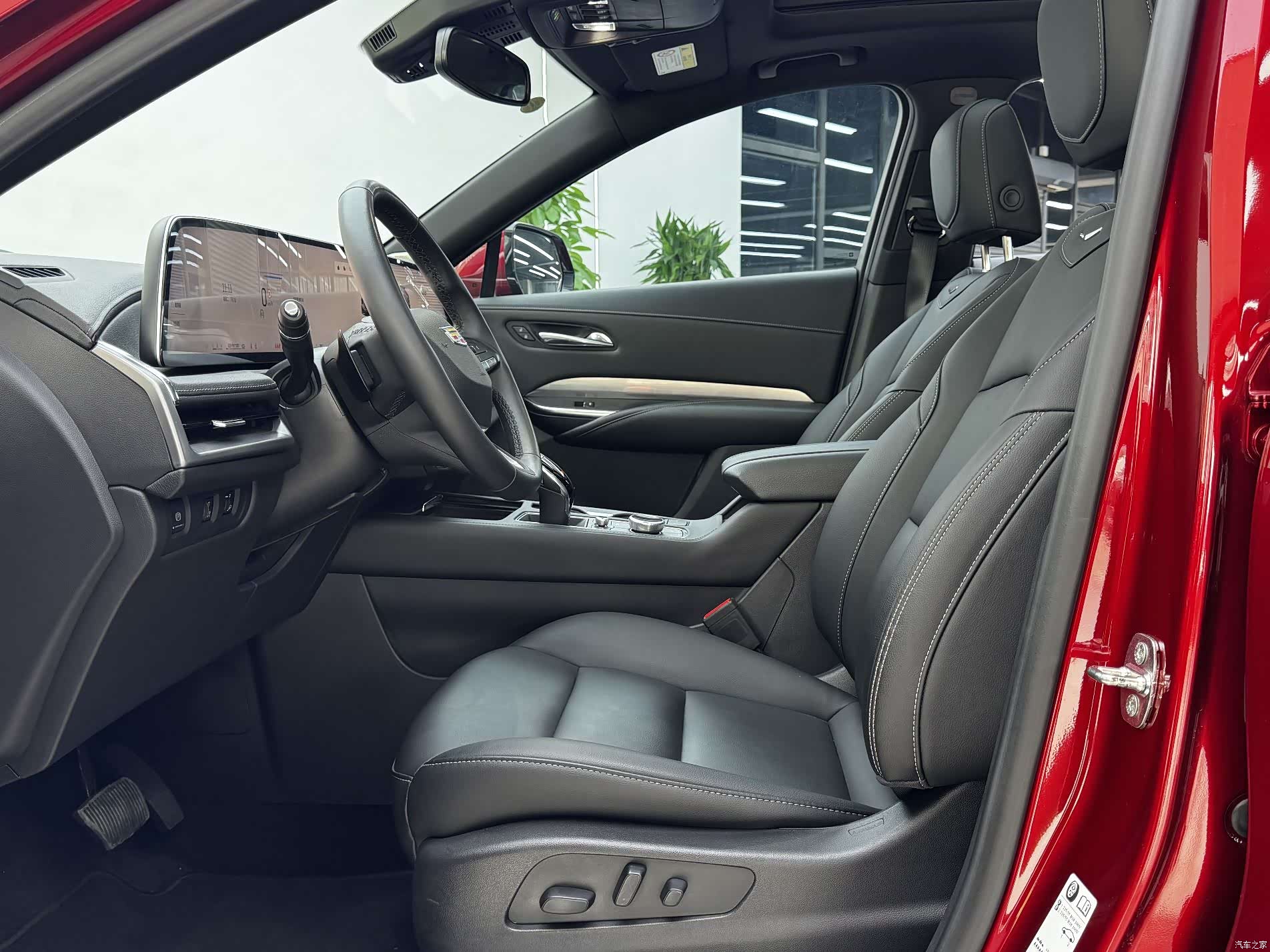 Cadillac XT4, 2025 9