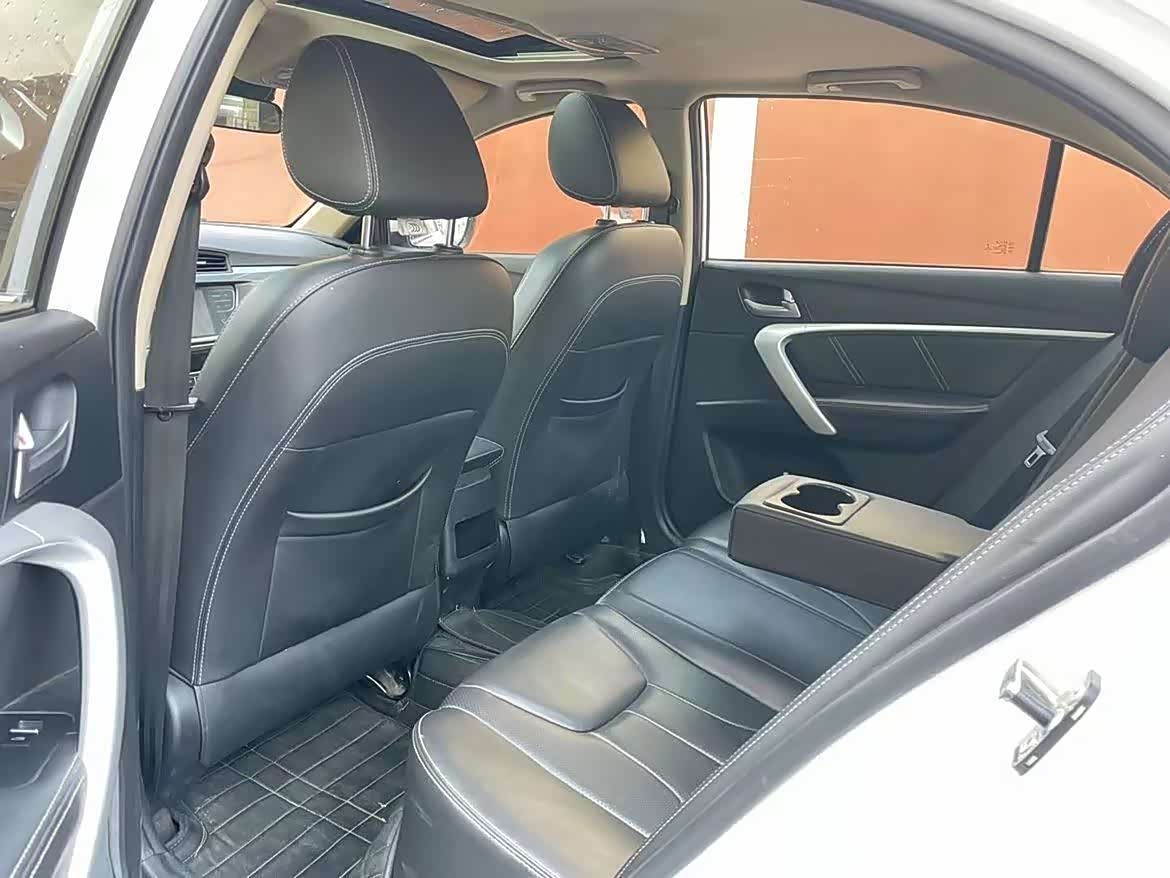 Geely Emgrand, 2017 9