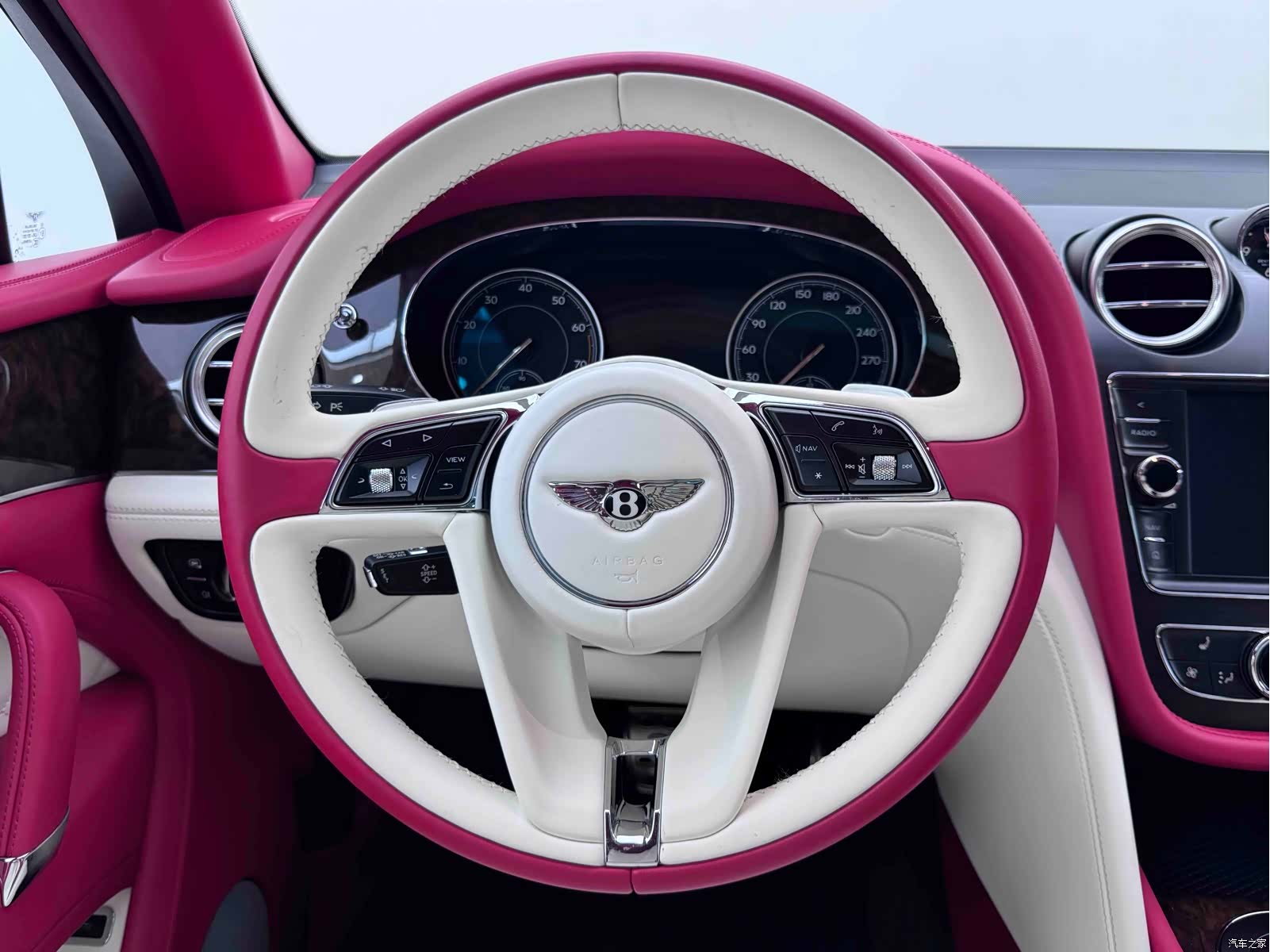 Bentley Bentayga, 2017 27