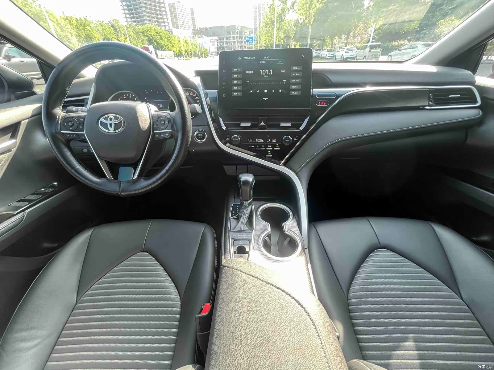 Toyota Camry, 2023 8
