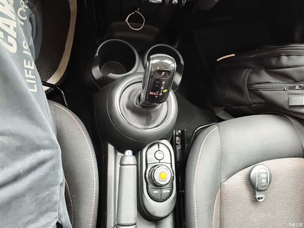 Mini ONE, 2019 14