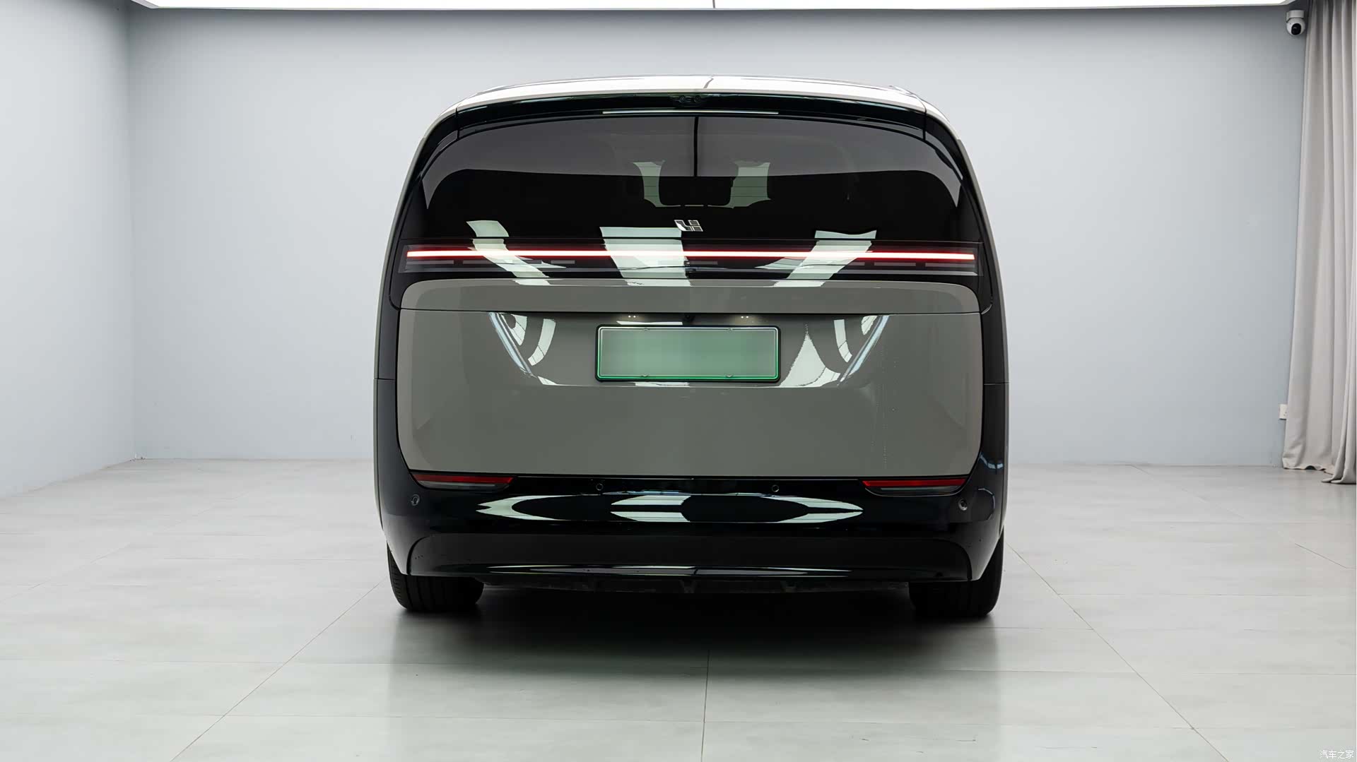 Li Auto MEGA, 2025 19