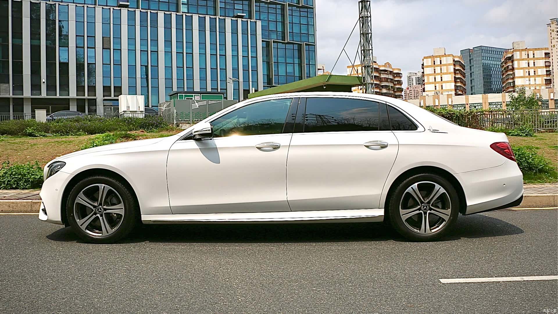 Mercedes-Benz E-Class, 2019 3