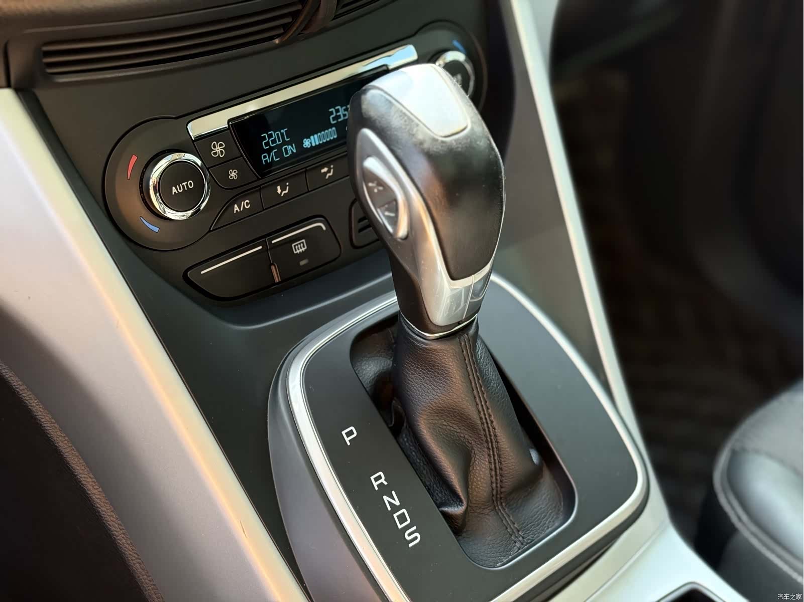 Ford Kuga, 2014 12