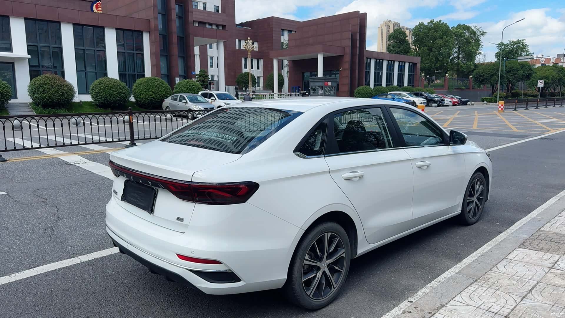 Geely Emgrand, 2022 7