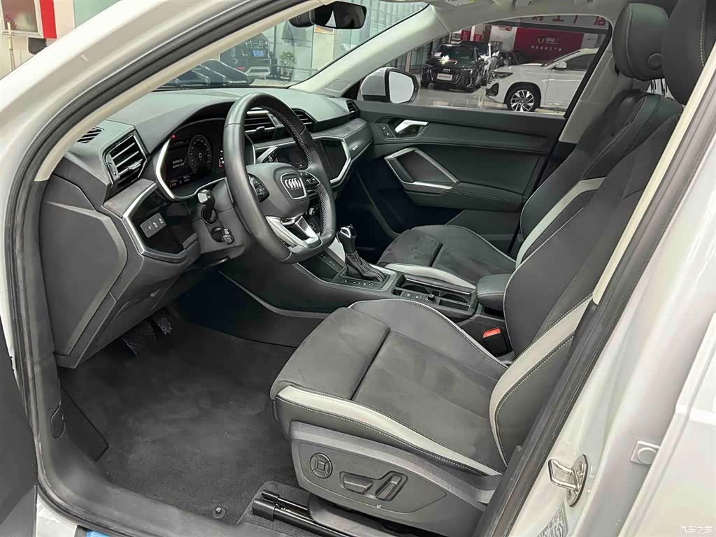 Audi Q3, 2022 11