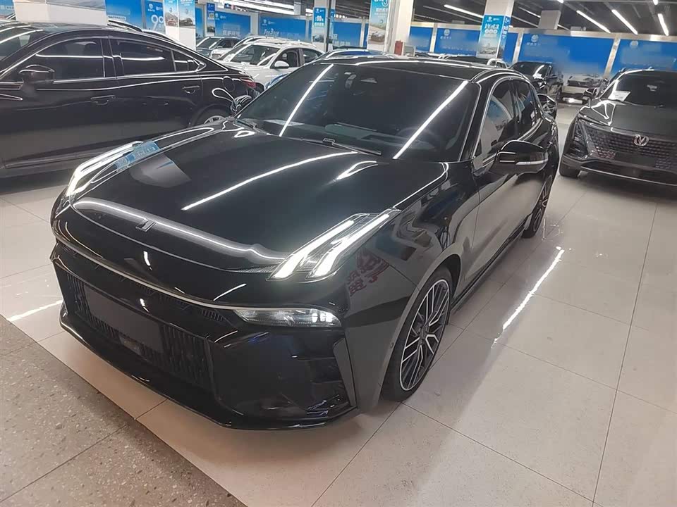 Lynk & Co 03