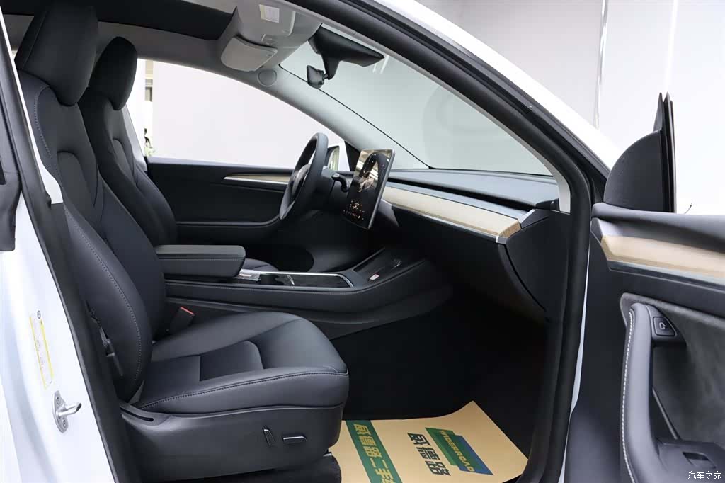Tesla Model Y, 2022 15