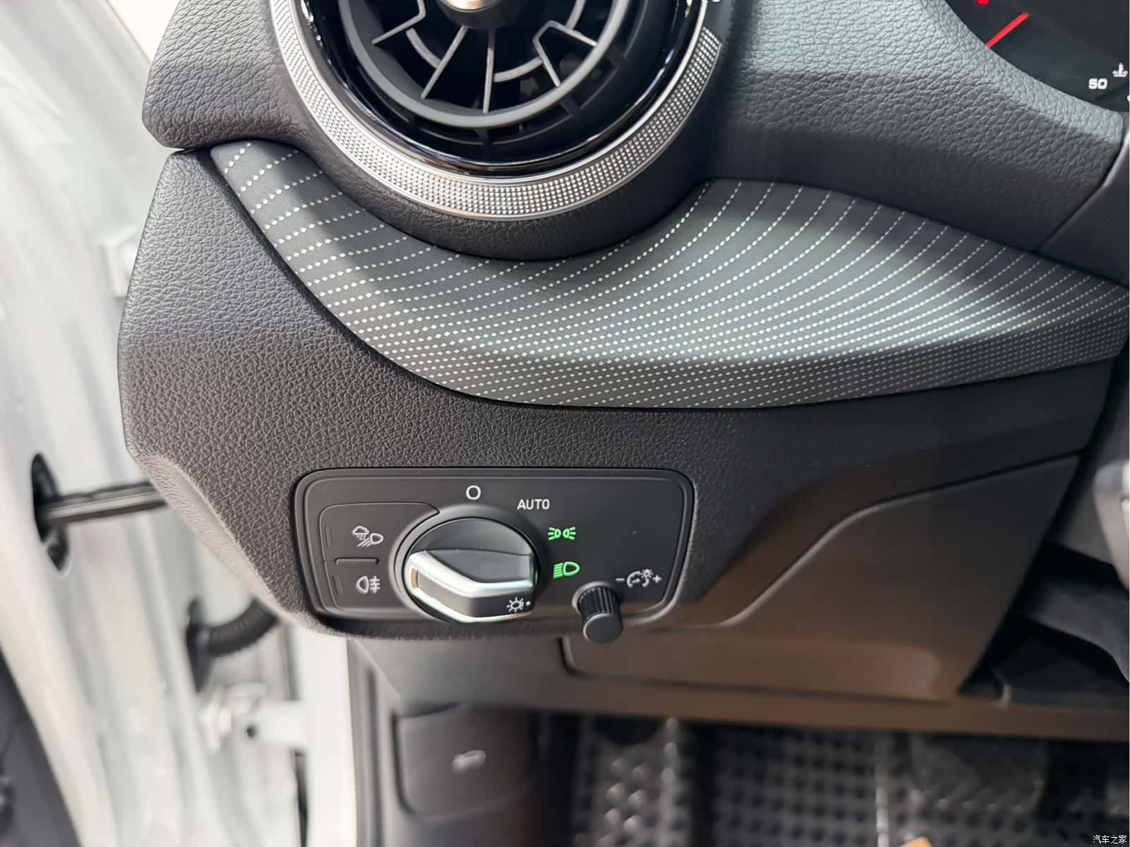 Audi Q2L, 2022 9