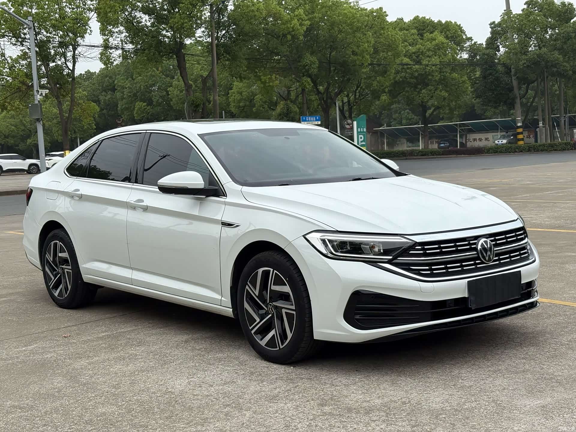 Volkswagen Sagitar, 2023 3
