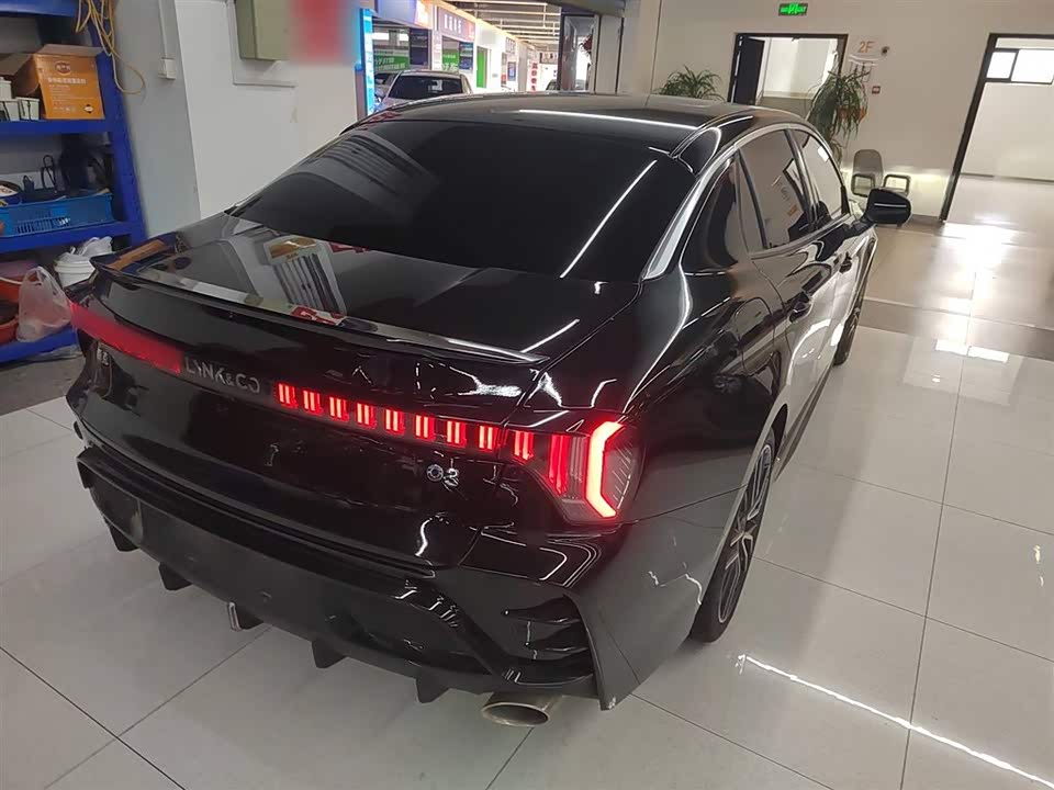 Lynk & Co 03