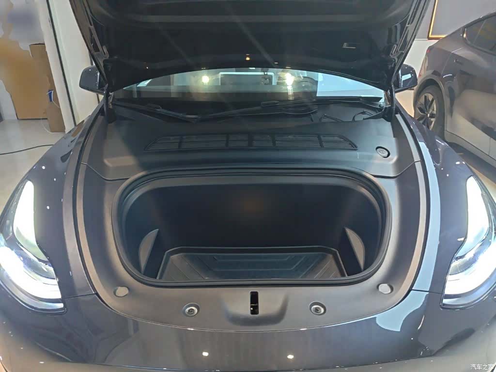 Tesla Model Y, 2024 20