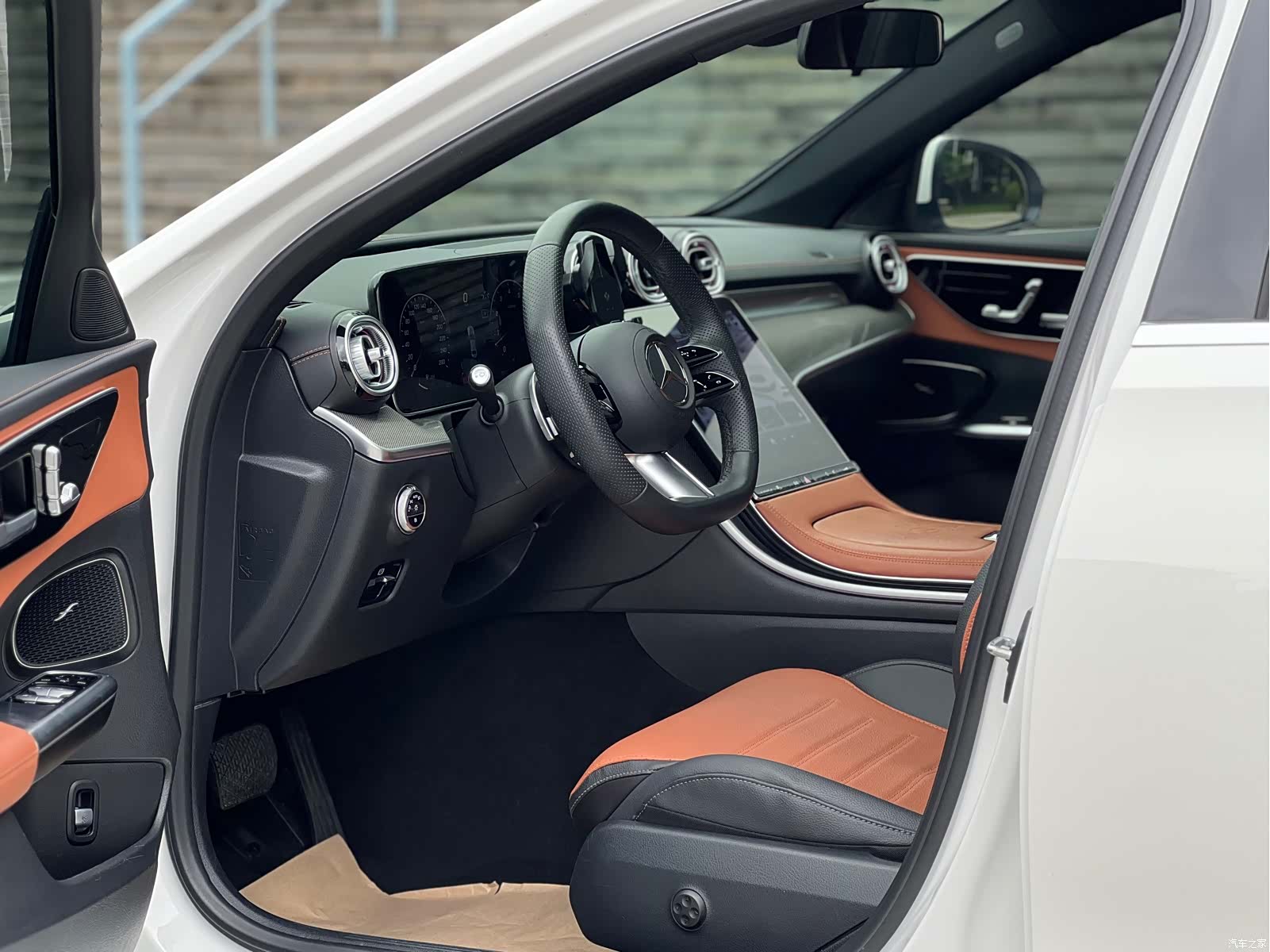 Mercedes-Benz C-Class, 2024 13