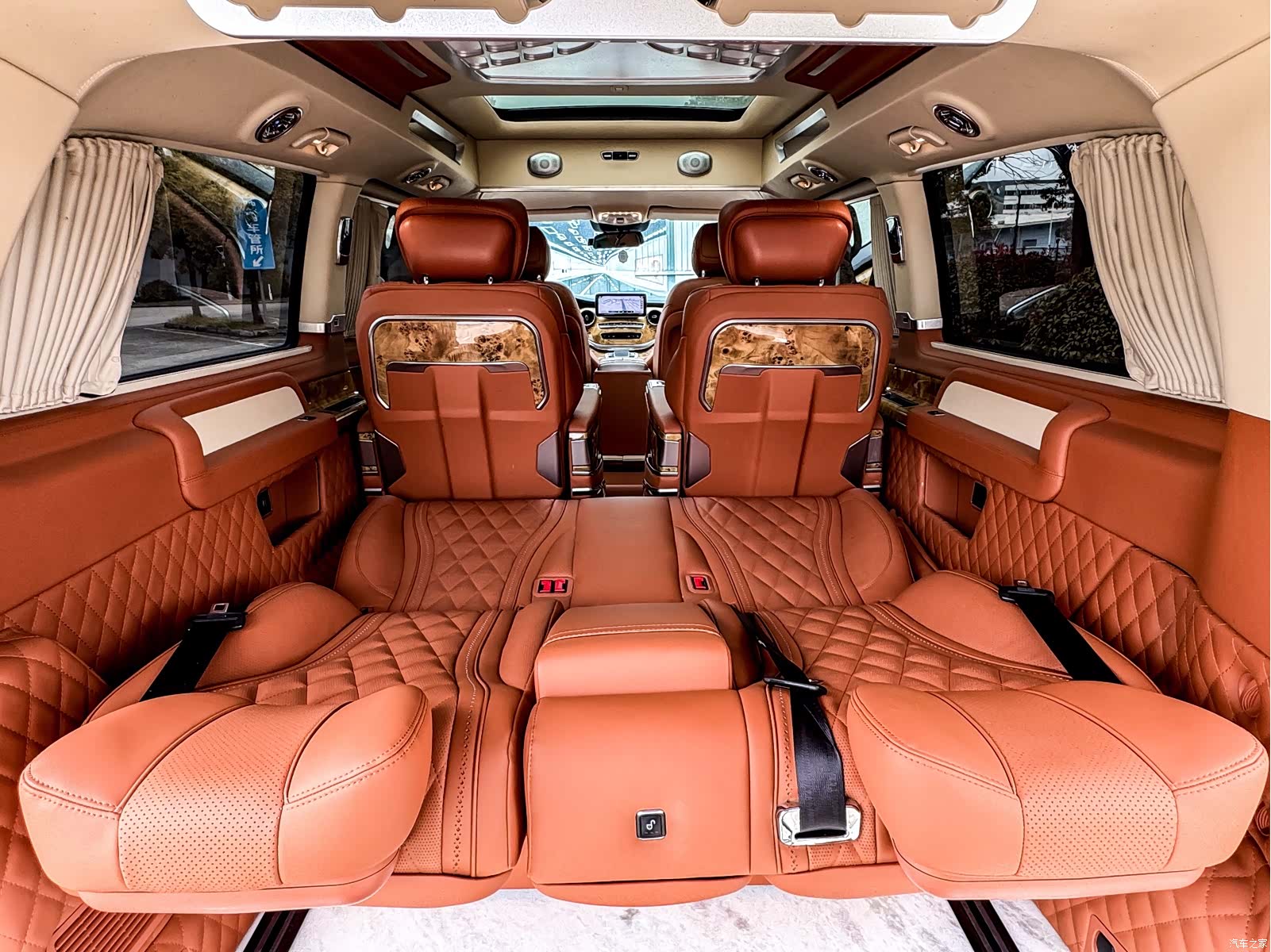 Mercedes-Benz V-Class, 2023 16