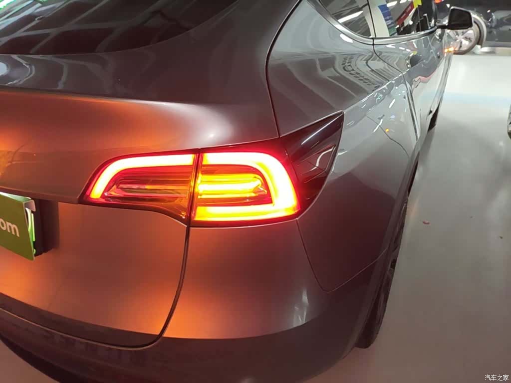 Tesla Model Y, 2024 8
