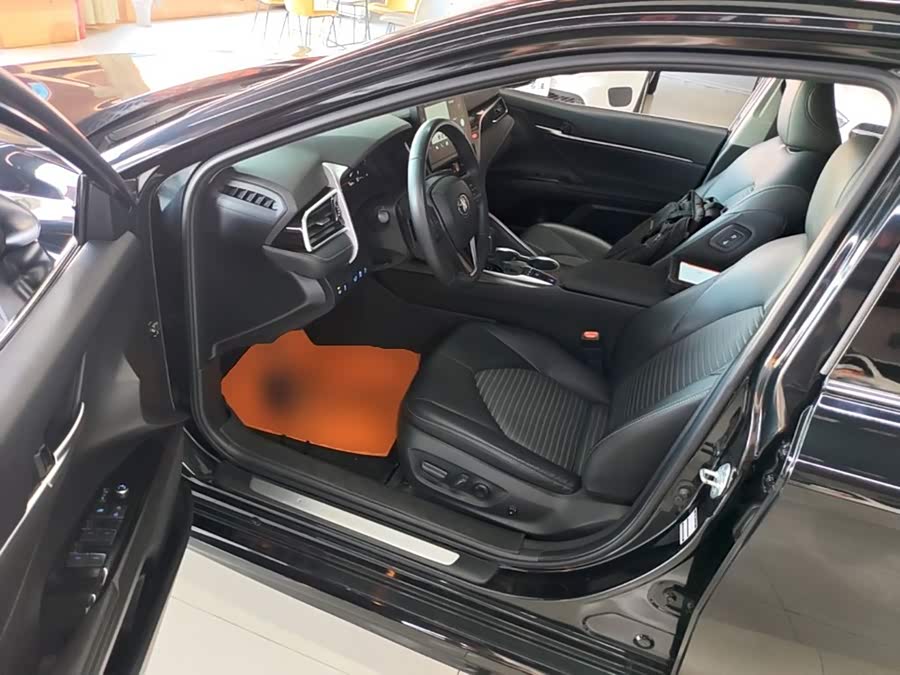 Toyota Camry 2022, фото 16