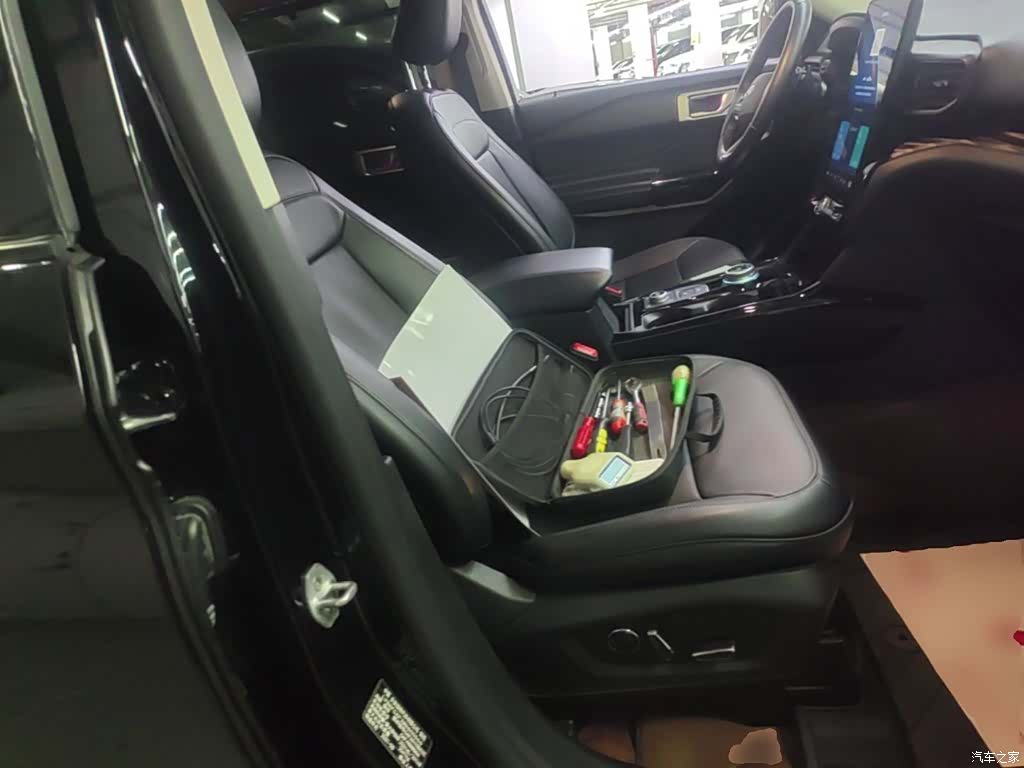 Ford Explorer, 2021 25
