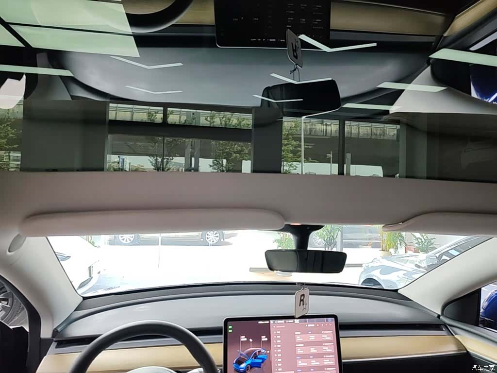 Tesla Model Y, 2023 14