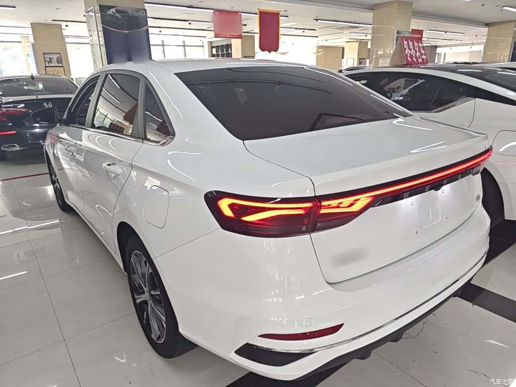 Geely Emgrand, 2022 все фото