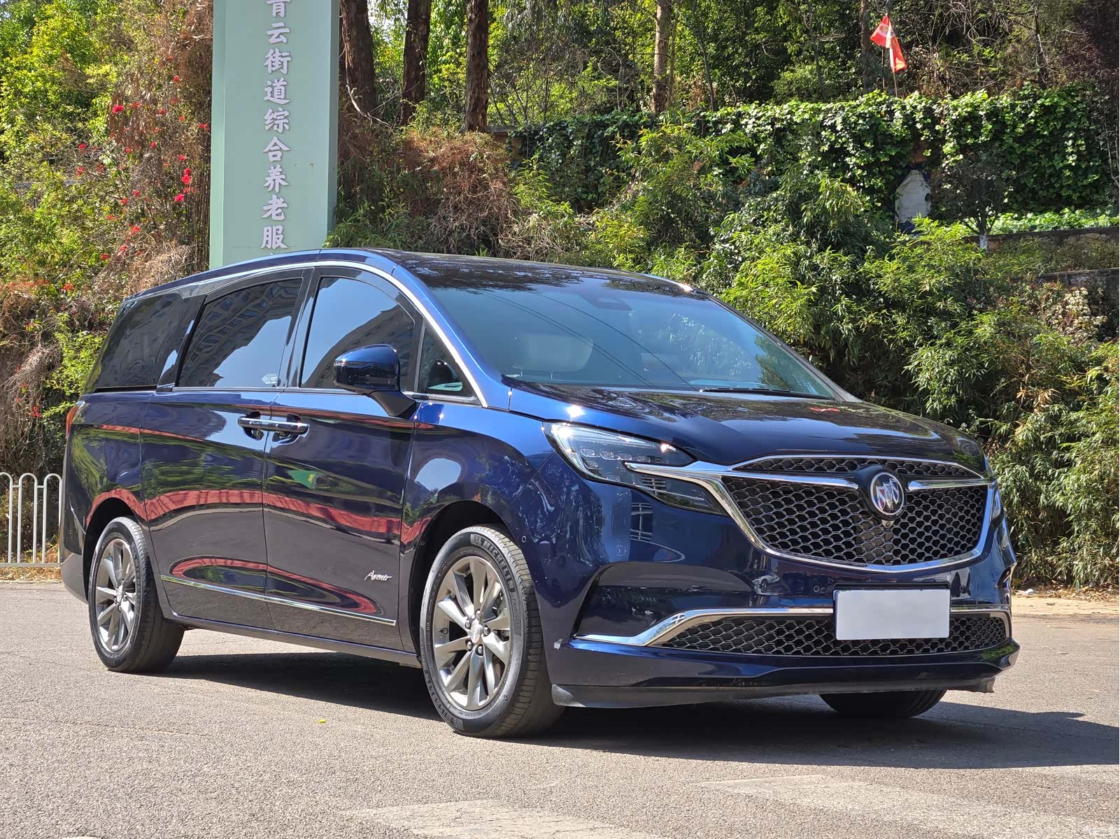 Buick GL8, 2021 3