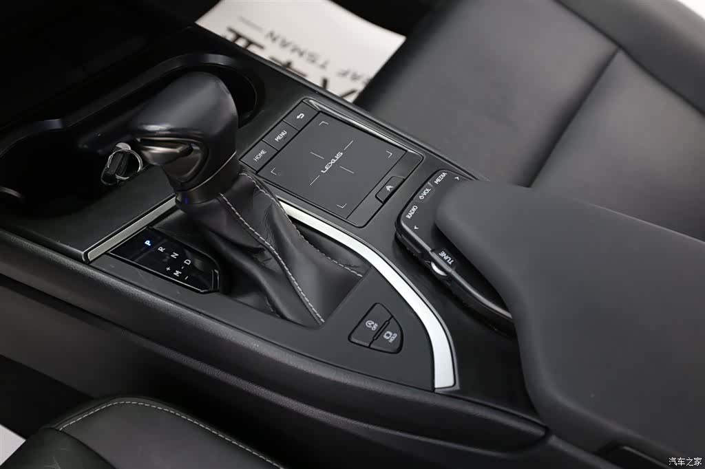 Lexus UX, 2022 12
