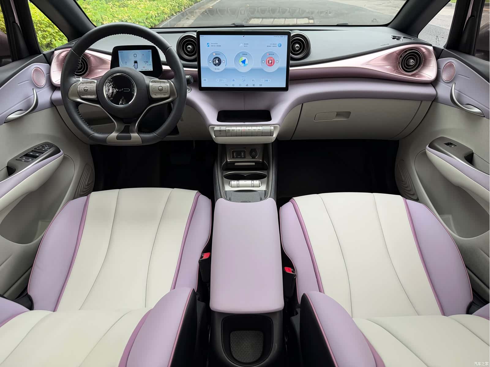 BYD Dolphin, 2022 все фото