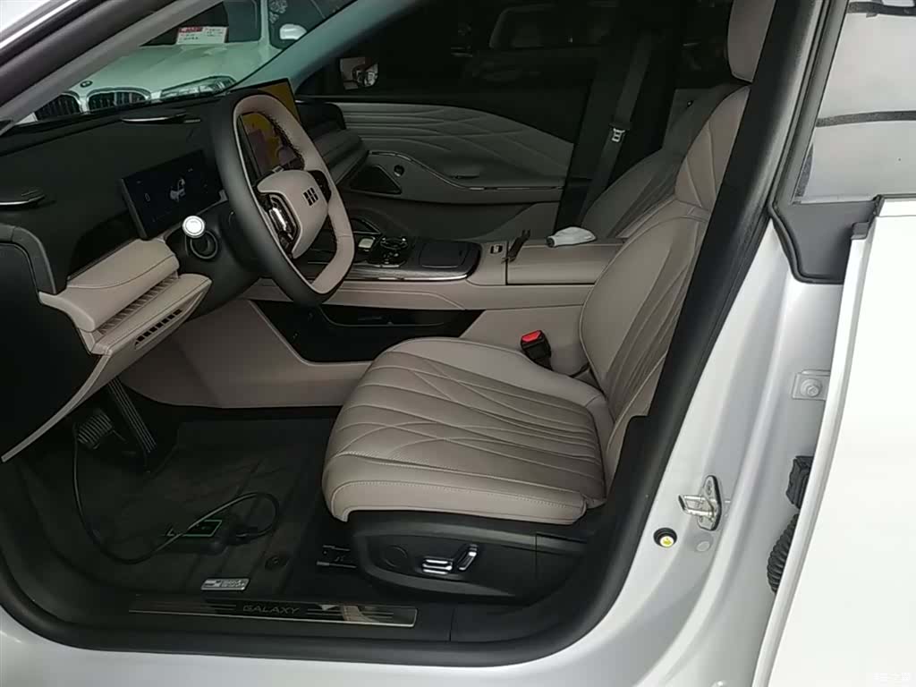 Geely 8, 2025 15