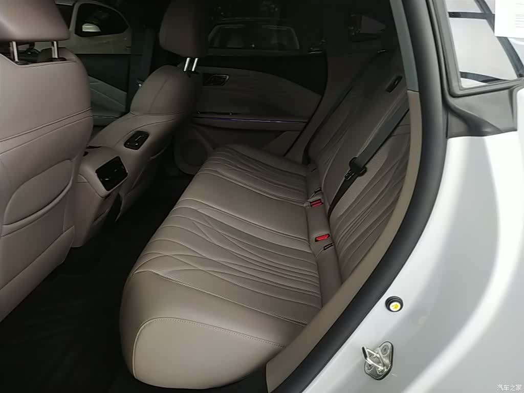 Geely 8, 2025 17