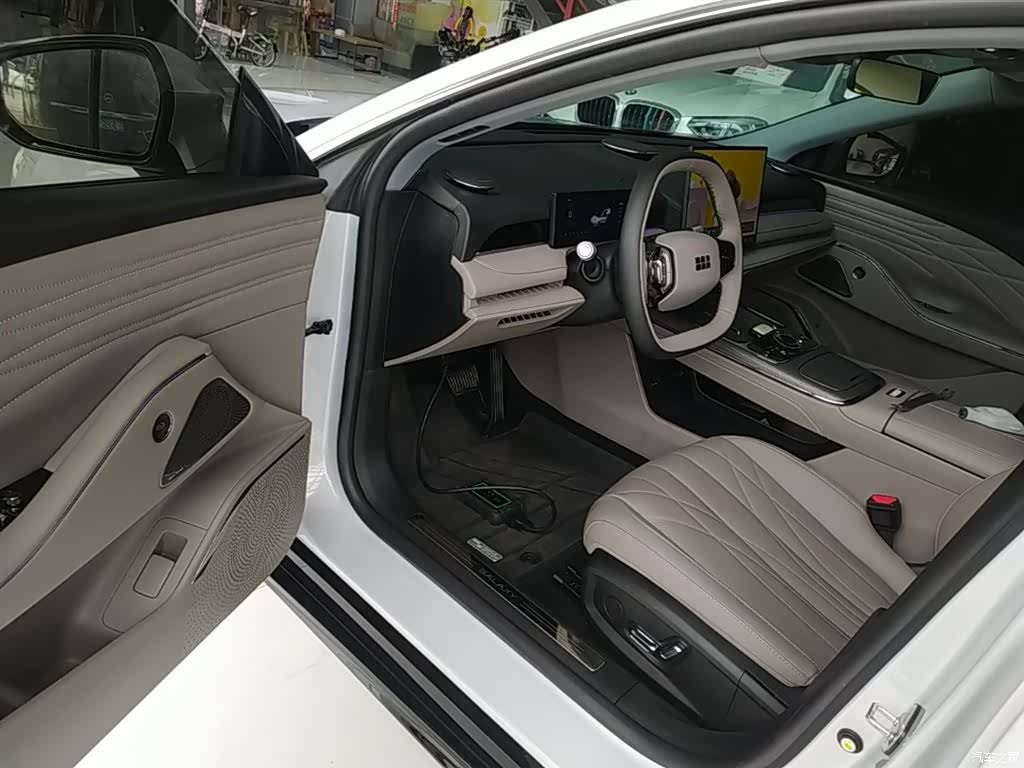 Geely 8, 2025 16