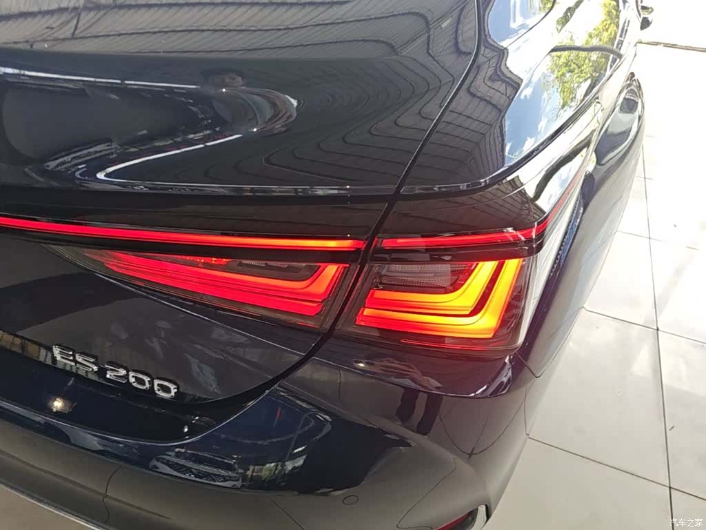 Lexus ES, 2026 8