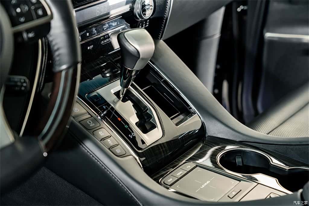 Lexus LM, 2023 12