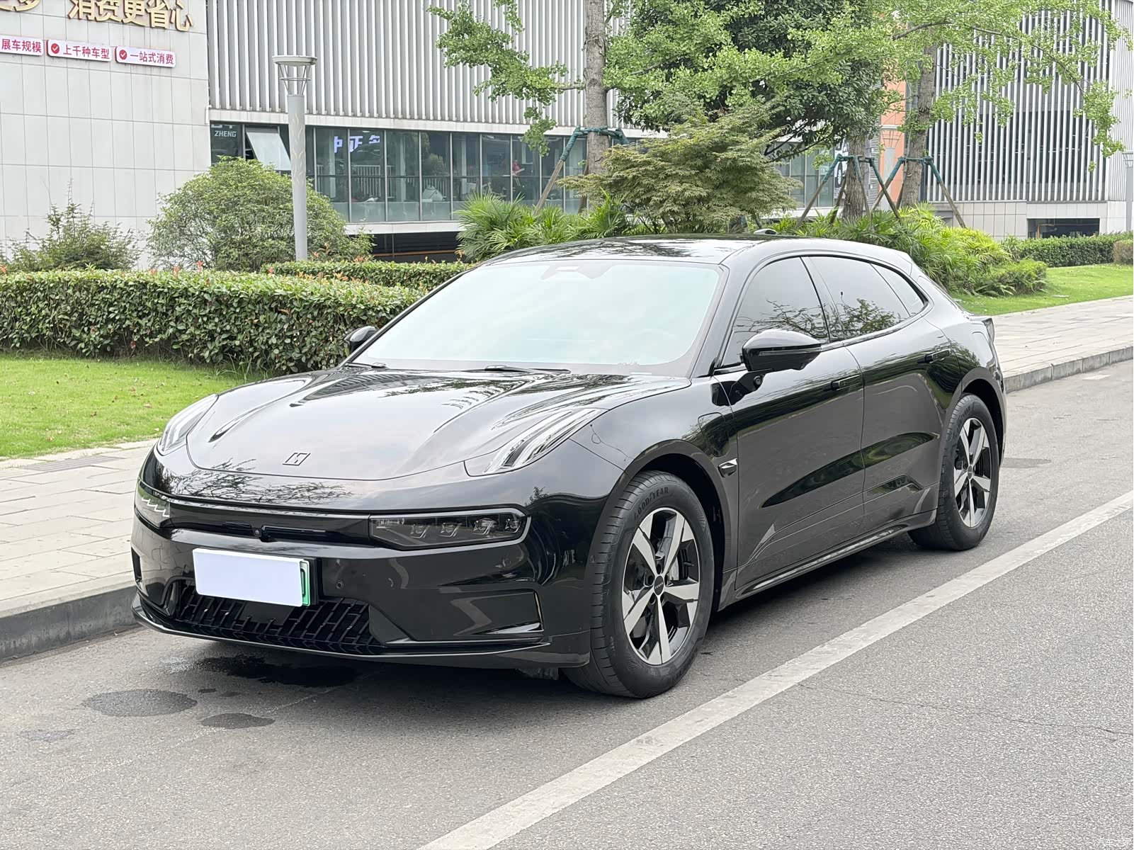 Zeekr 001