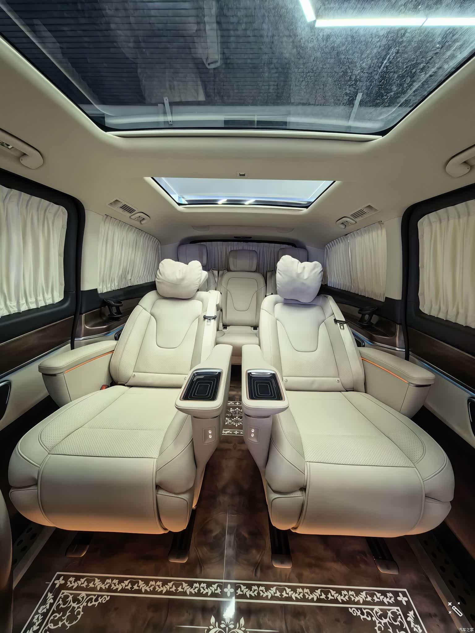 Mercedes-Benz V-Class, 2021 14