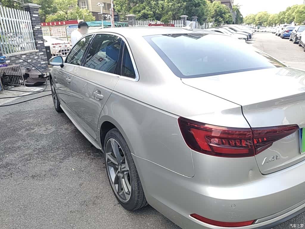 Audi A4L, 2019 все фото