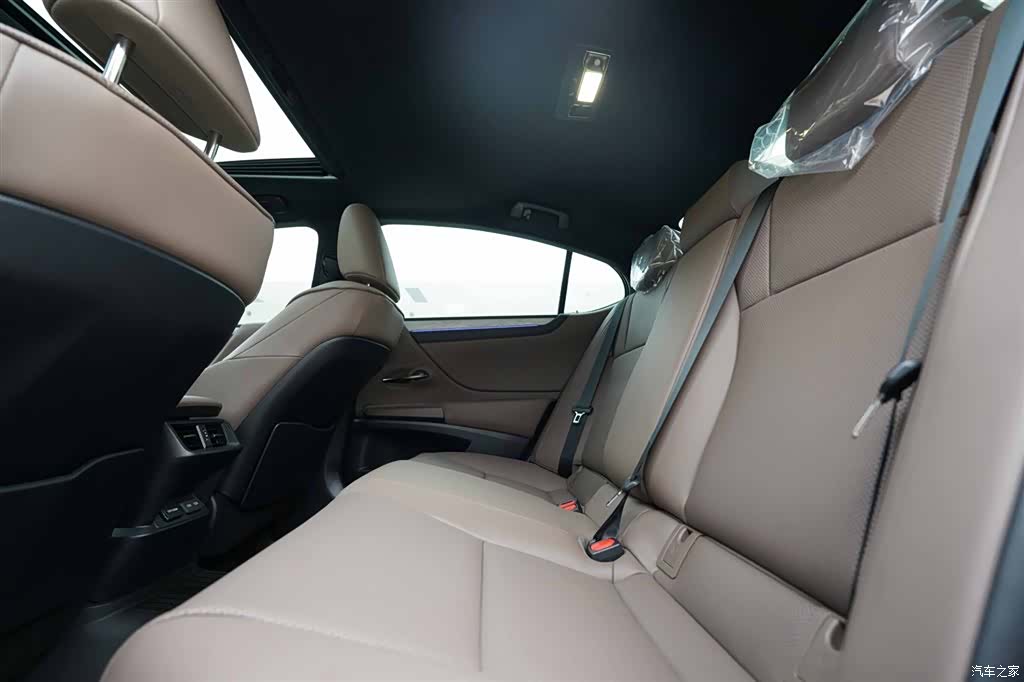 Lexus ES, 2026 21