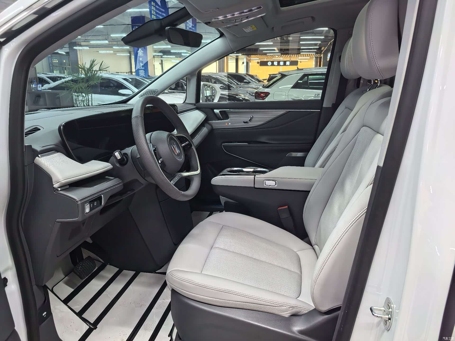 Buick GL8, 2025 все фото