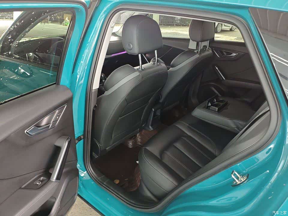 Audi Q2L, 2022 все фото