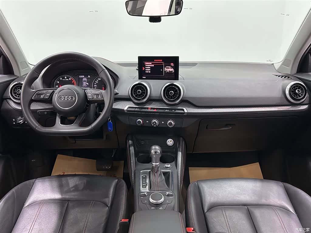 Audi Q2L, 2023 9