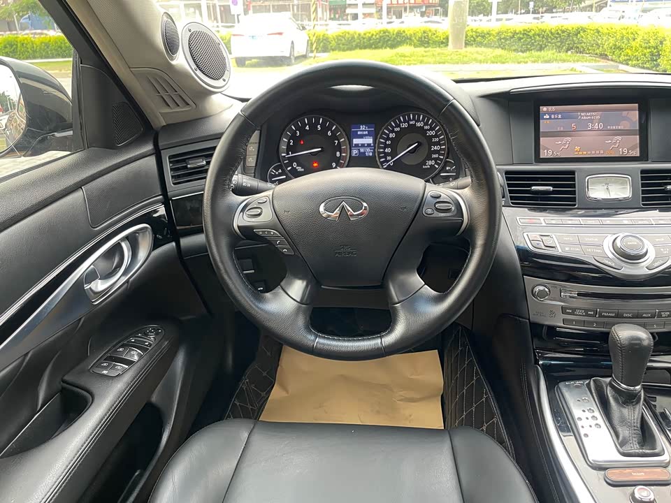 Infiniti Q70 Infiniti Q70