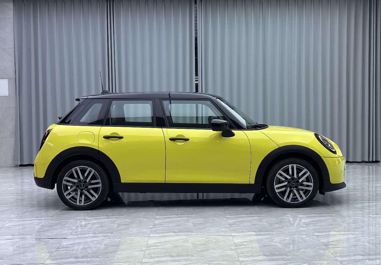 Mini Cooper, 2025 4